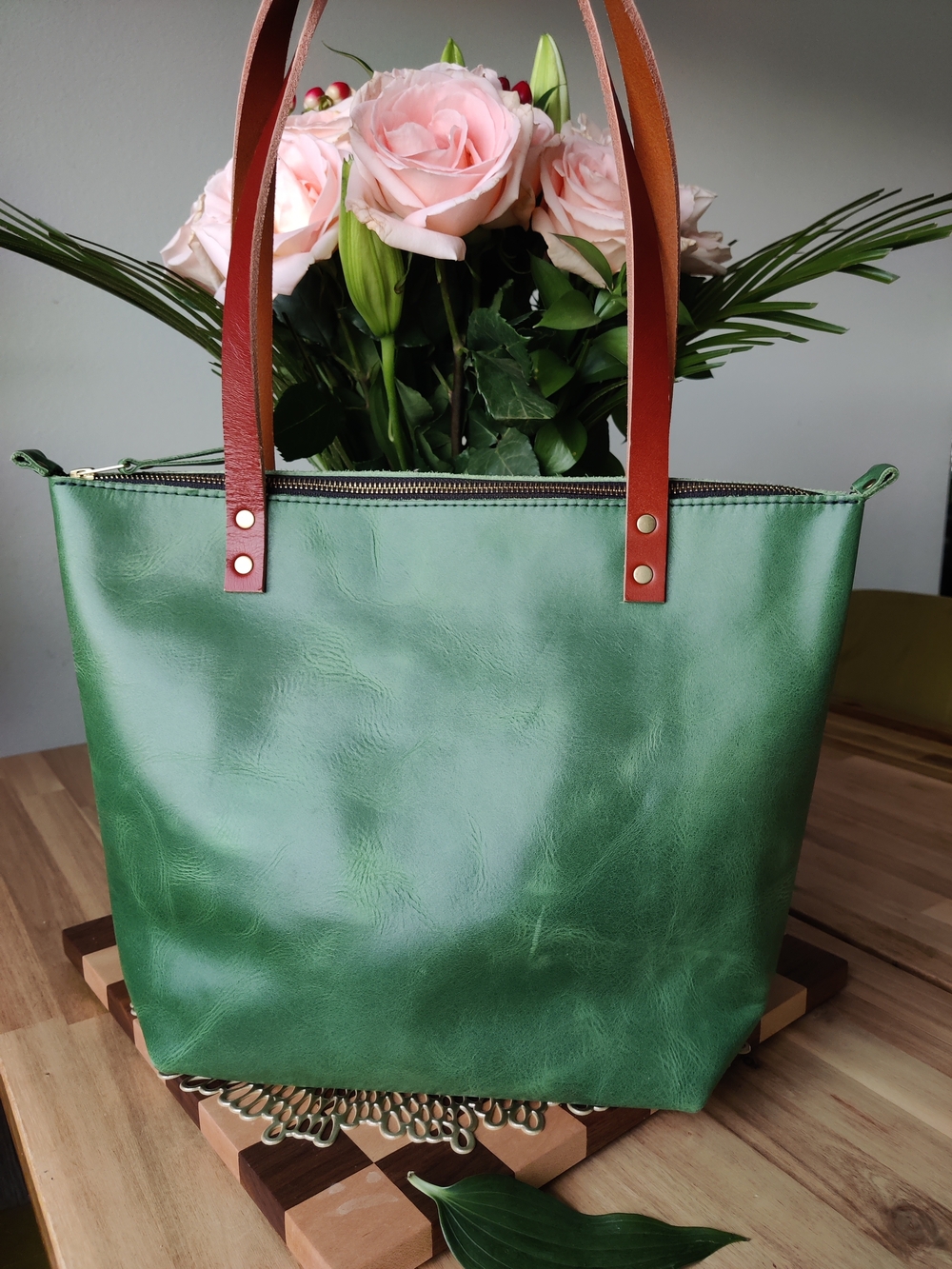 Portland Leather Medium Zipper Tote 🤠🌿 - Picture 2 of 16
